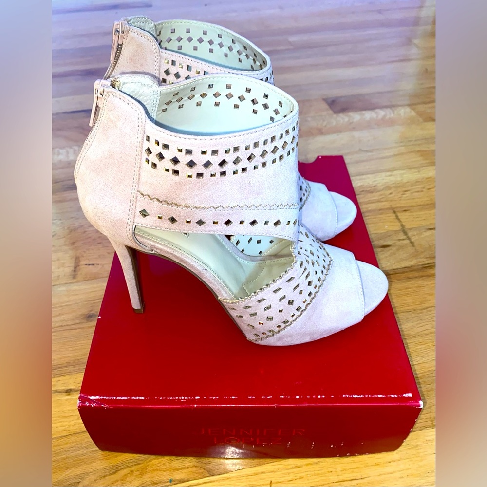 Jennifer Lopez Sweetgum Heel in Darkblush with Gold Accent Size 9